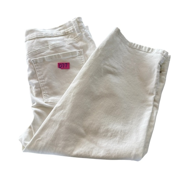 Gloria Vanderbilt Amanda White Capri Pants Sz 14 Comfort Stretch Denim Slimming - Picture 3 of 15